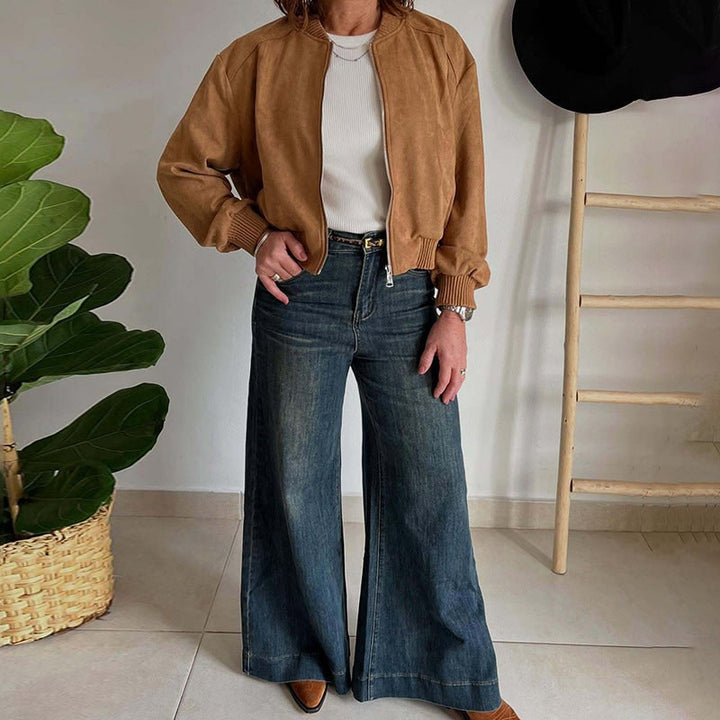 Giacca da donna bomber corta, un capospalla casual chic che completa ogni outfit moderno. Per eleganza urbana.