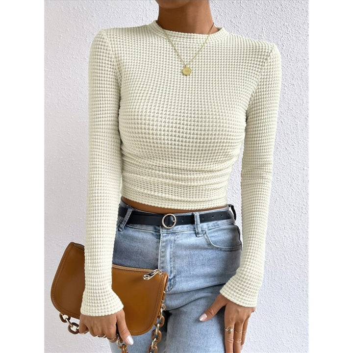 Top donna crop aderente a maniche lunghe nero, collo rotondo, essenziale ed elegante per ogni occasione.