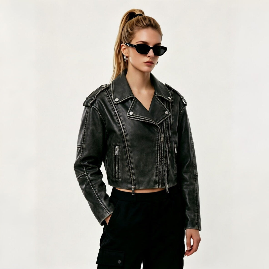 Giacca moto donna cropped asimmetrica grigia, stile biker moderno e audace per outfit casual chic.