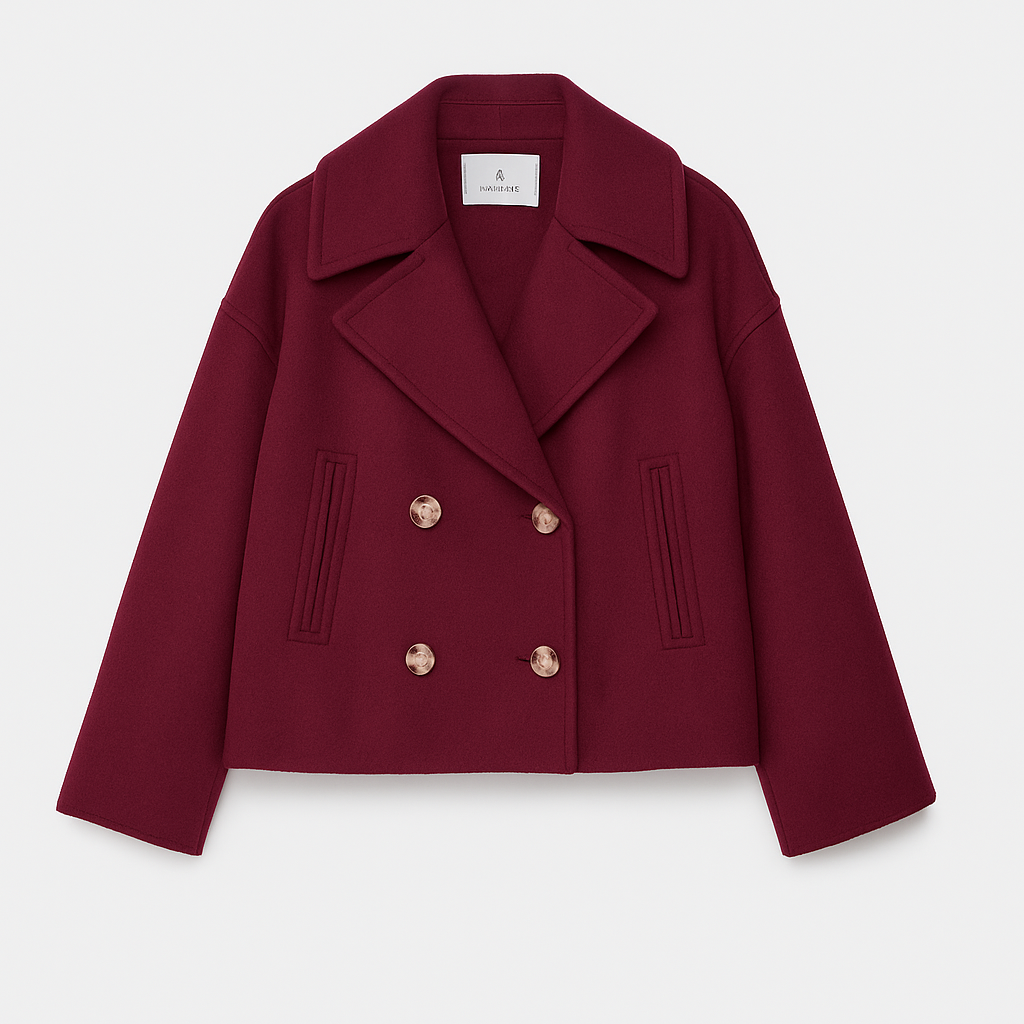 Dettaglio collo ampio e bottoni su giaccone corto doppio petto donna, stile elegante autunno inverno.