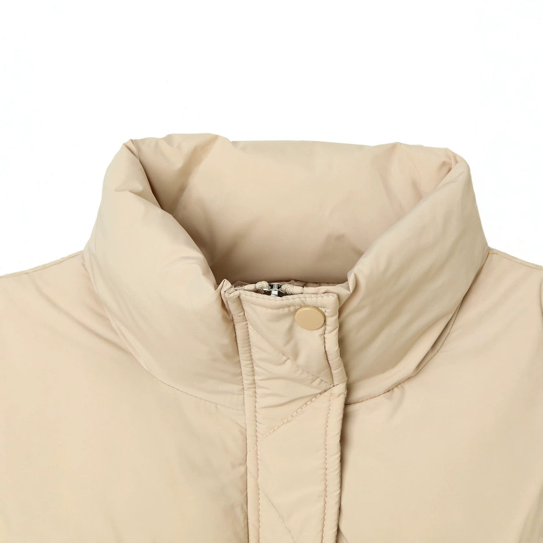 Giacca invernale donna trapuntata, piumino corto e versatile. Collo alto, capo essenziale per il tuo outwear.