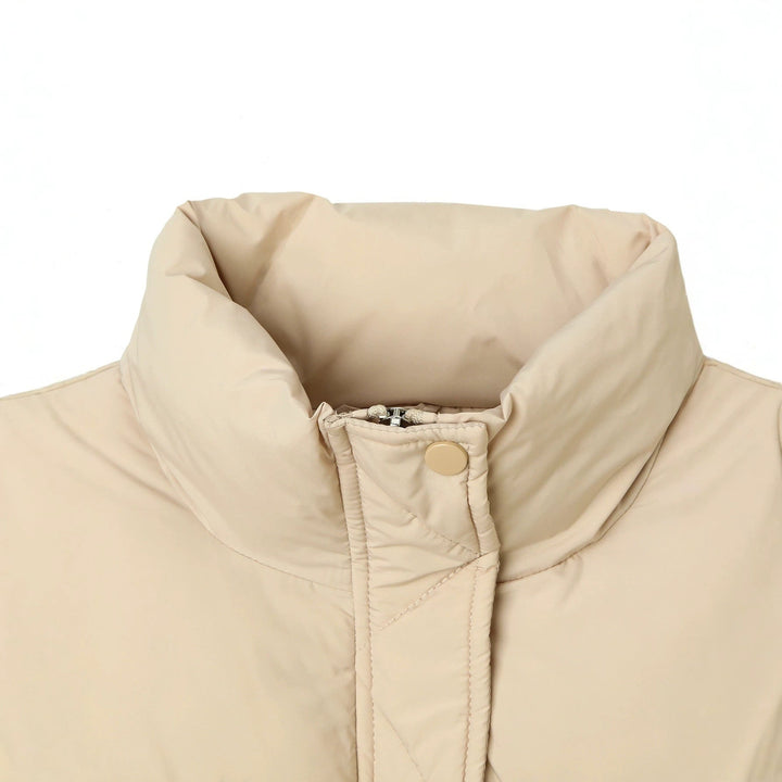 Giacca invernale donna trapuntata, piumino corto e versatile. Collo alto, capo essenziale per il tuo outwear.