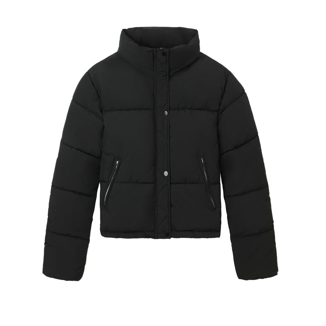 Giacca donna invernale, piumino corto trapuntato. Confortevole con collo alto, ideale per stile casual.