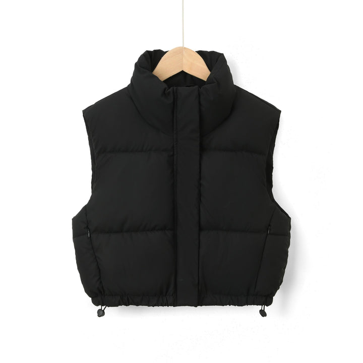 Gilet trapuntato donna senza maniche, collo alto. Capo versatile per abbigliamento moderno, ideale per layering.