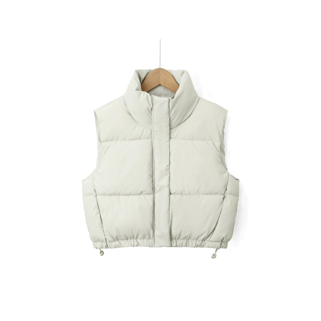 Gilet piumino donna corto, trapuntato e versatile. Senza maniche, collo alto. Perfetto per layering moda autunno.