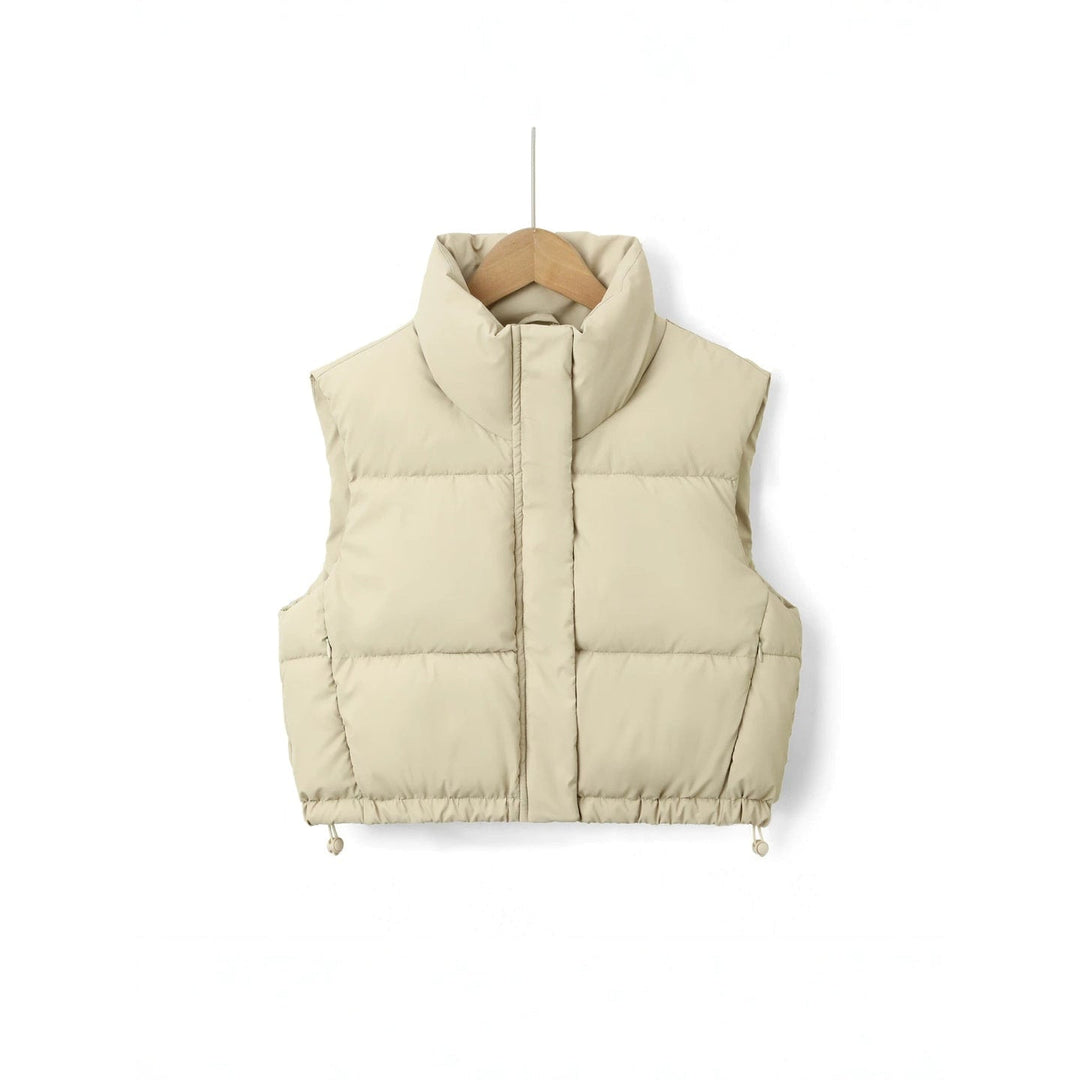 Gilet piumino corto donna, trapuntato, senza maniche. Collo alto. Perfetto per look autunno e primavera.