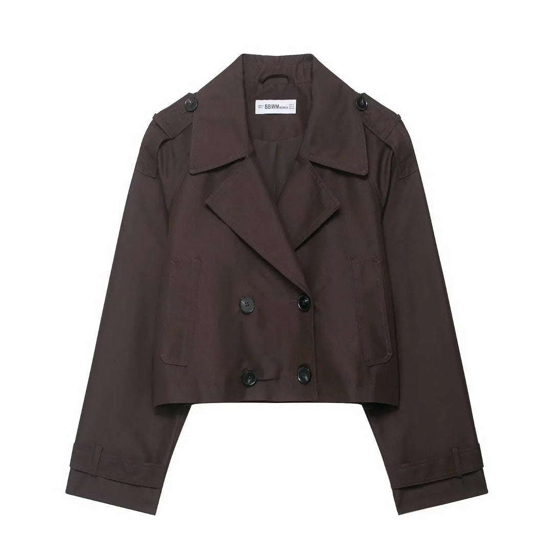 Giacca corta trench donna versatile, con doppiopetto elegante. Perfetta per abbigliamento autunnale e moda femminile.
