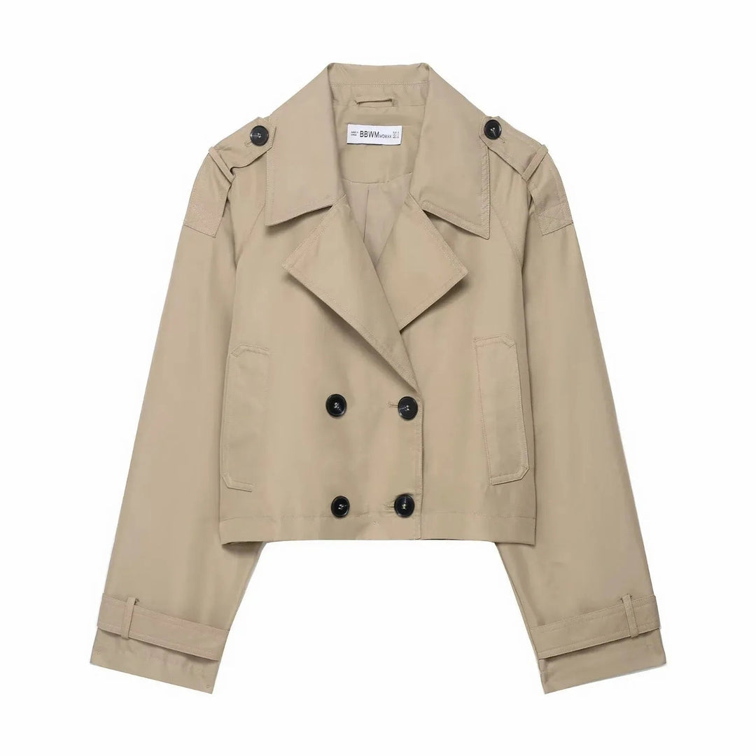 Giacca crop donna trench doppiopetto, capo elegante per autunno. Moda femminile versatile, soprabito di tendenza.