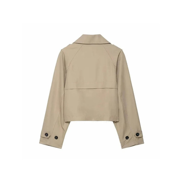 Trench donna corto doppiopetto, stile elegante e moderno. Giacca versatile ideale per abbigliamento autunnale femminile.