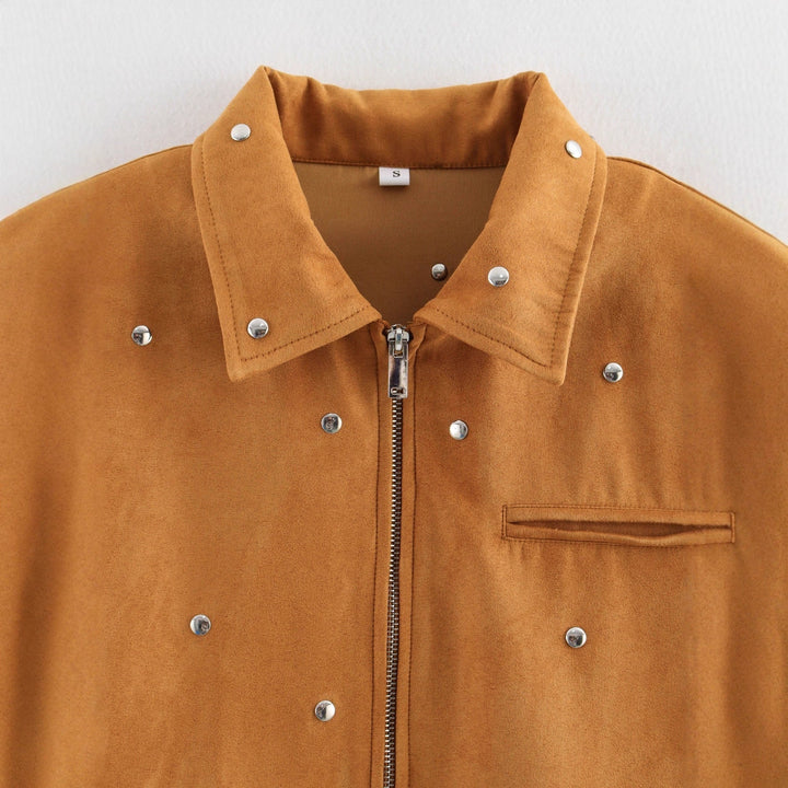 Giacca corta donna moderna, borchie argentate per un outfit casual-chic o elegante e grintoso.