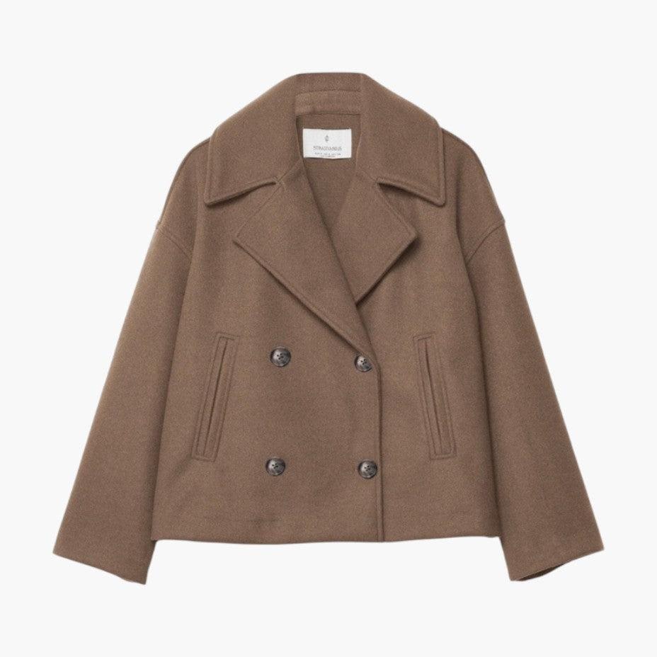Cappotto corto donna doppiopetto oversize con risvolto, perfetto per autunno/inverno elegante.