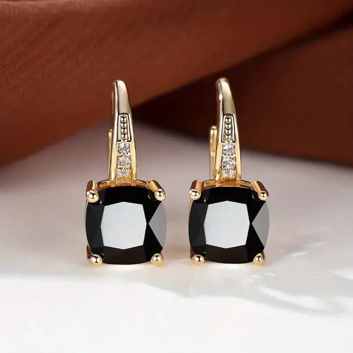 Preziosi orecchini pendenti donna in oro con pietra taglio cuscino, gioielli eleganti per occasioni speciali.