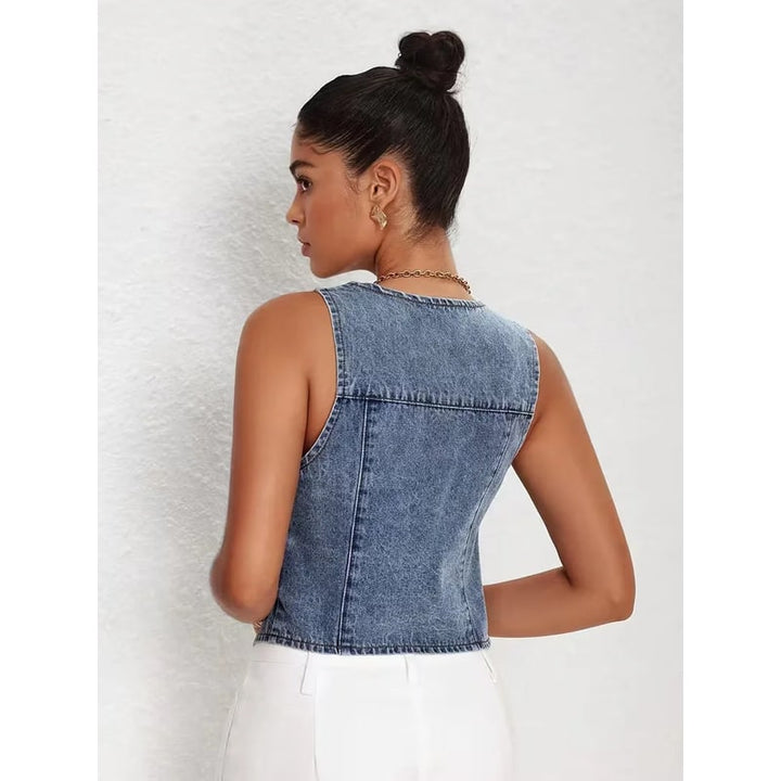 Gilet da donna elegante senza maniche con scollo a V e orlo appuntito, perfetto per un look casual estivo.