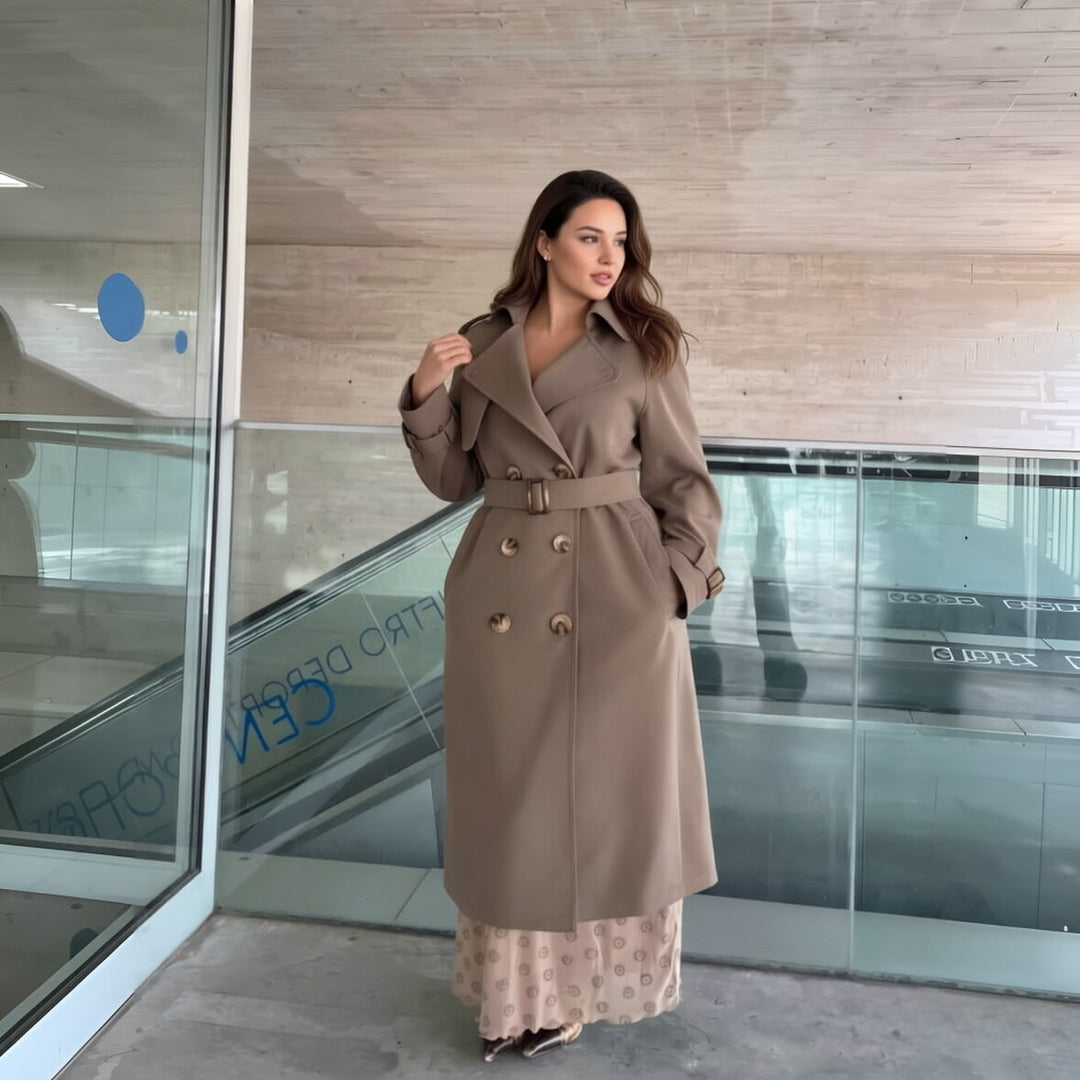 Trench lungo donna doppiopetto, stile classico elegante, perfetto per ogni outfit femminile.