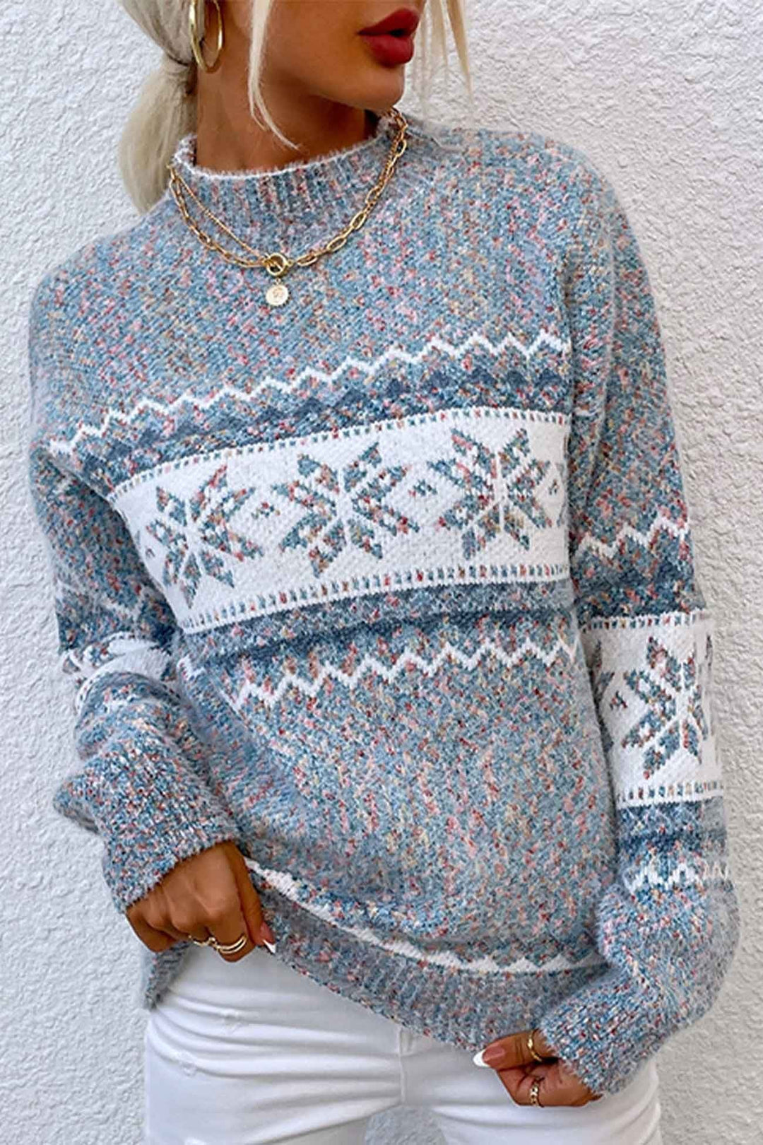 Maglione donna con motivo Fair Isle e fiocco di neve. Collo alto, perfetto per abbigliamento casual o elegante in inverno.