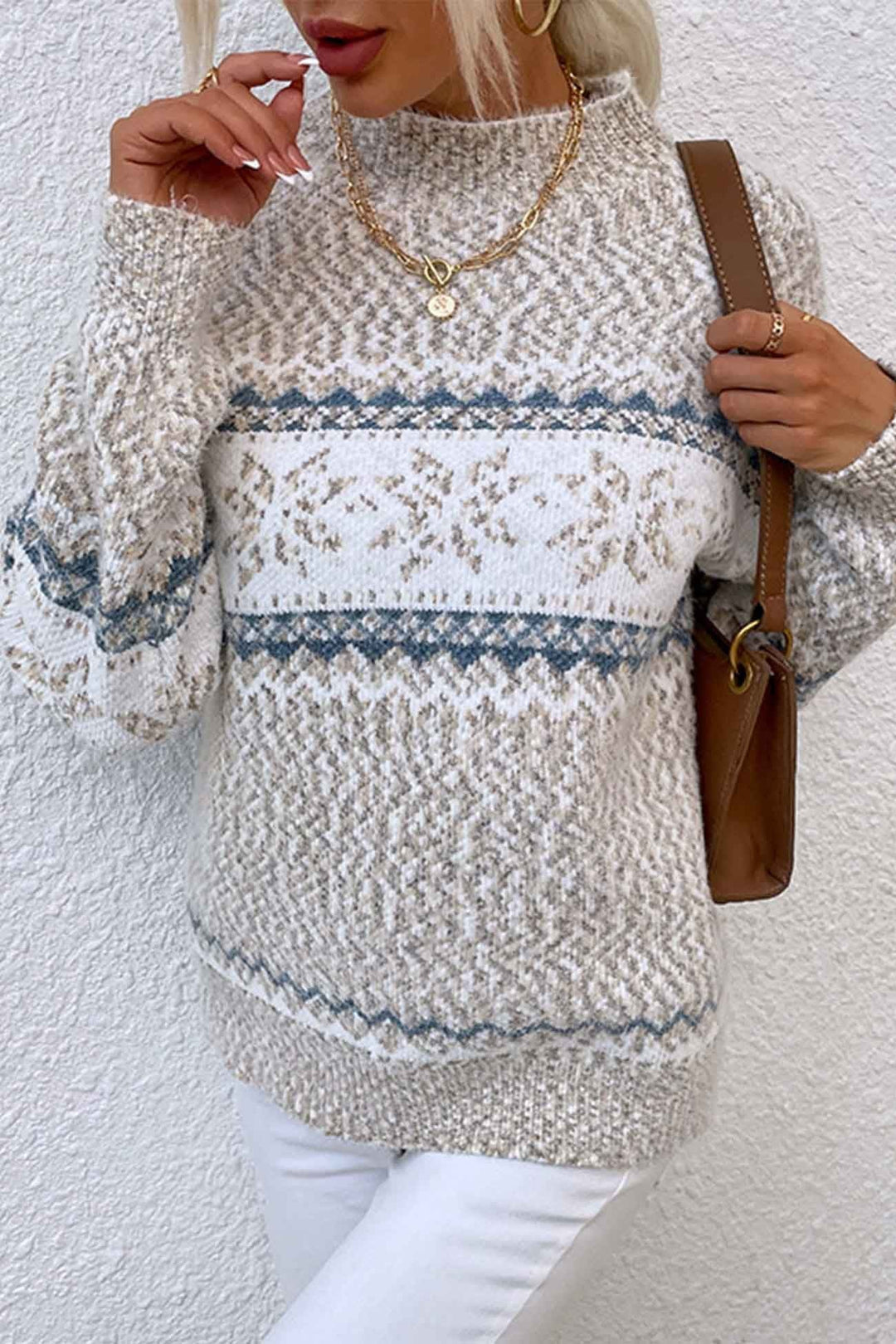 Comodo maglione donna a collo alto con design Fair Isle e fiocco di neve. Maglieria calda, ideale per il look invernale.