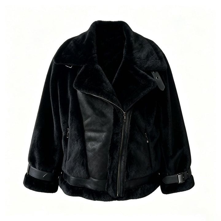 Giacca da donna invernale, calda e chic, con revers ampi e finiture a contrasto. Un capospalla versatile.