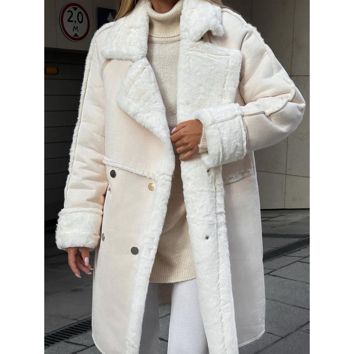 Cappotto donna invernale lungo doppiopetto, elegante e caldo per un look sofisticato. Perfetto capospalla moda.