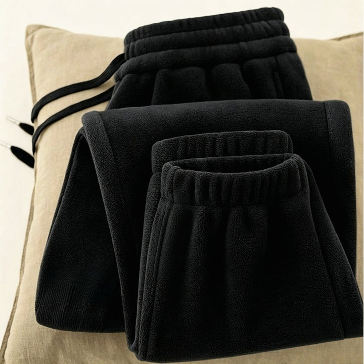 Pantaloni jogger donna comodi, ideali per relax e tempo libero, con vita regolabile e polsini elasticizzati.