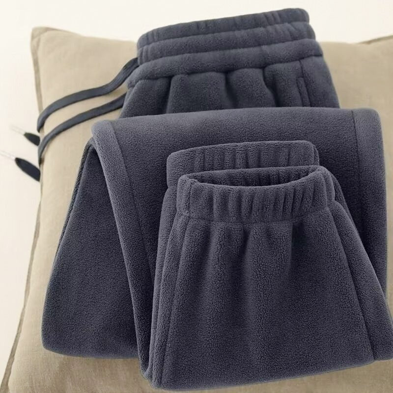 Pantaloni tuta donna con polsini alla caviglia, perfetti per un look sportivo e alla moda.