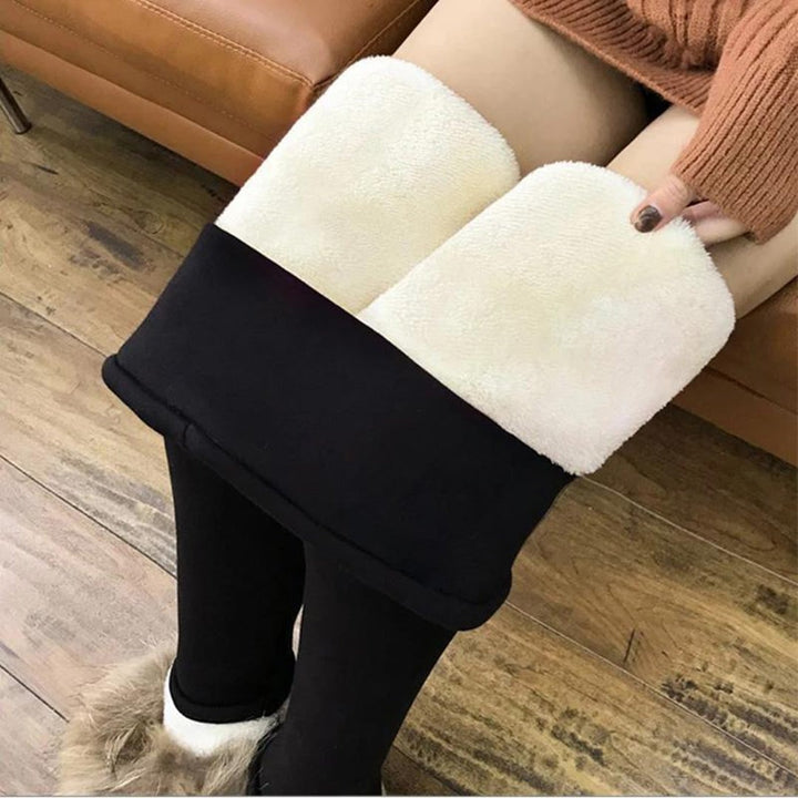 Abbigliamento caldo donna: leggings termici vita alta, protezione dal freddo invernale con stile.