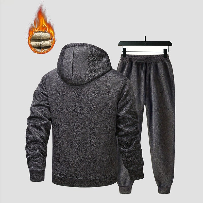 Tuta loungewear da donna in morbida felpa. Set due pezzi comodo con pantaloni per casa o tempo libero.