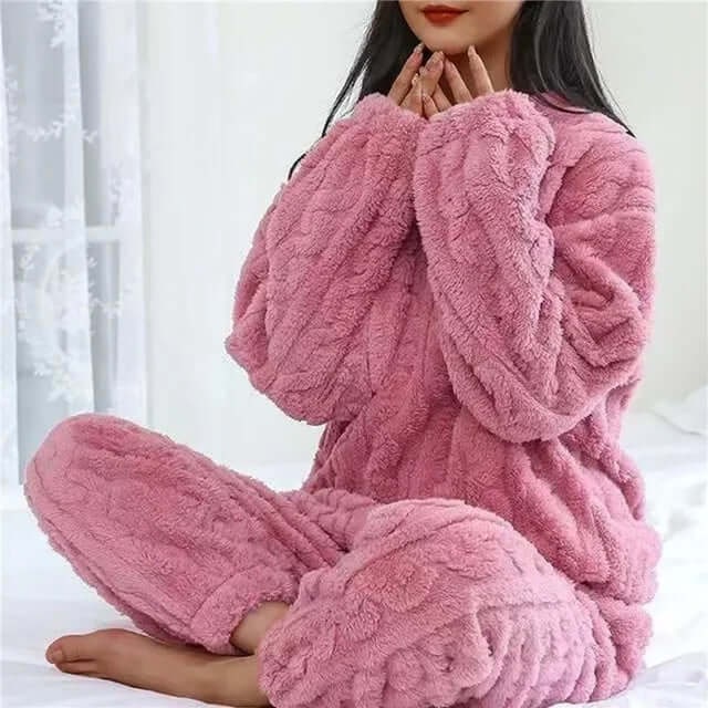 Pigiama donna caldo in pile felpato, ideale per le serate invernali a casa.
