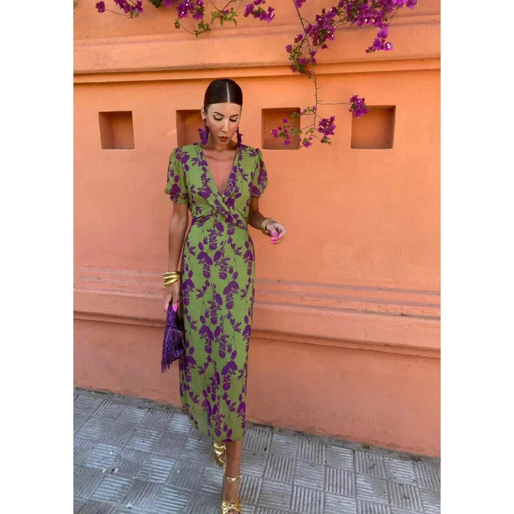 Vestito midi verde floreale donna, scollo a V, allacciatura posteriore. Abito versatile ed elegante per l'estate.