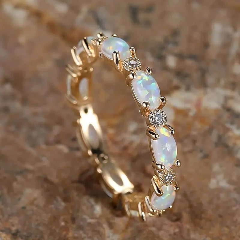 Anello Eternity donna elegante placcato oro con opali scintillanti e cristalli, un gioiello vintage perfetto per regalo.
