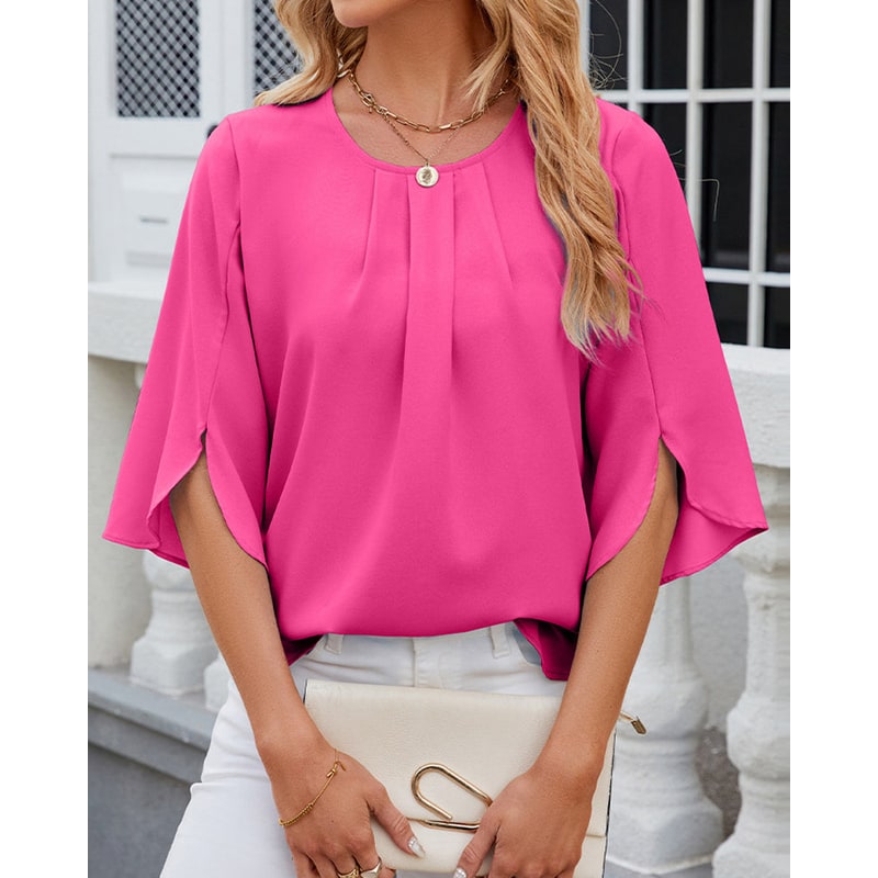 Top donna elegante e confortevole, mezze maniche, scollo pieghettato e apertura sulla schiena. Moda casual chic.