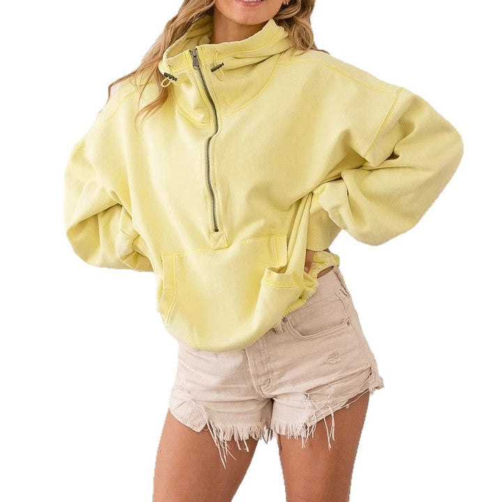 Abbigliamento donna casual: felpa oversize con mezza zip, cappuccio e tasca a canguro per ogni giorno.