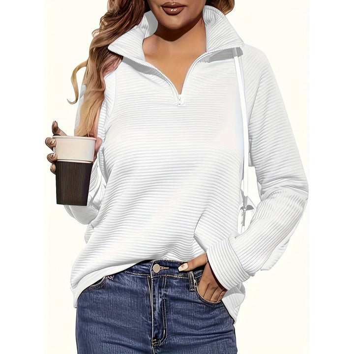 Felpa donna moda autunno, mezzo zip, collo alto. Tessuto testurizzato per comfort casual.