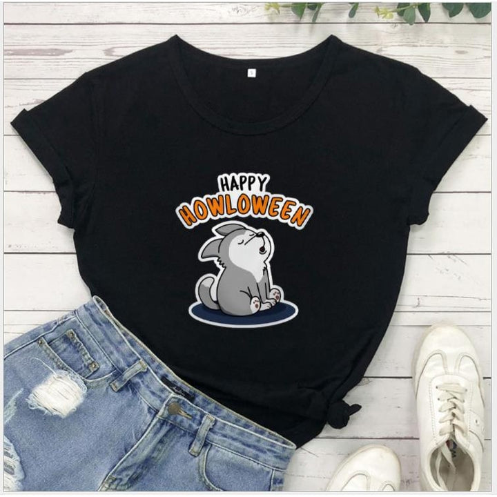 Maglietta grafica donna Halloween con lupo ululante e scritta 'Spooky'. Perfetta per look casual e festivi.
