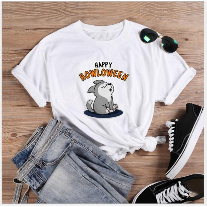 Maglietta casual donna con stampa di lupo ululante, luna e scritta 'Spooky' per Halloween. Stile unico.