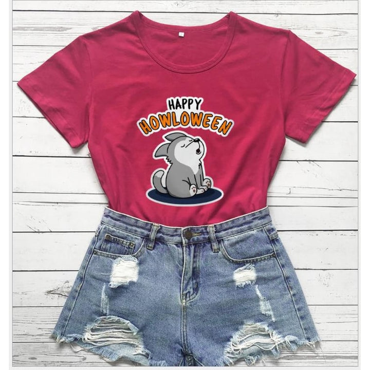 T-shirt donna per Halloween con grafica di lupo ululante e mood 'Spooky'. Abbigliamento festivo autunnale.