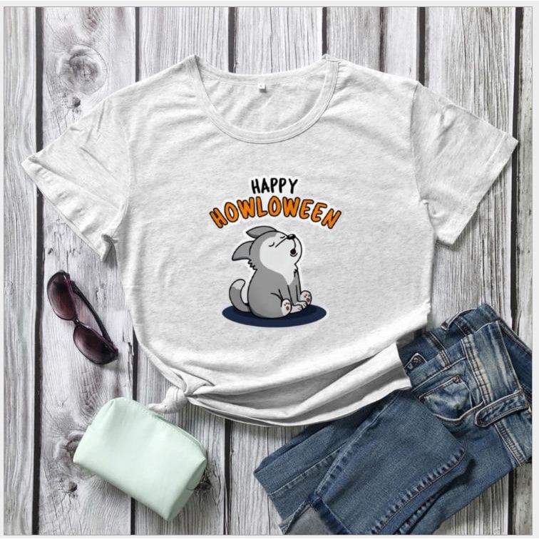 Maglietta donna grafica per Halloween con lupo ululante 'Spooky'. Perfetta per un autunno confortevole e festivo.