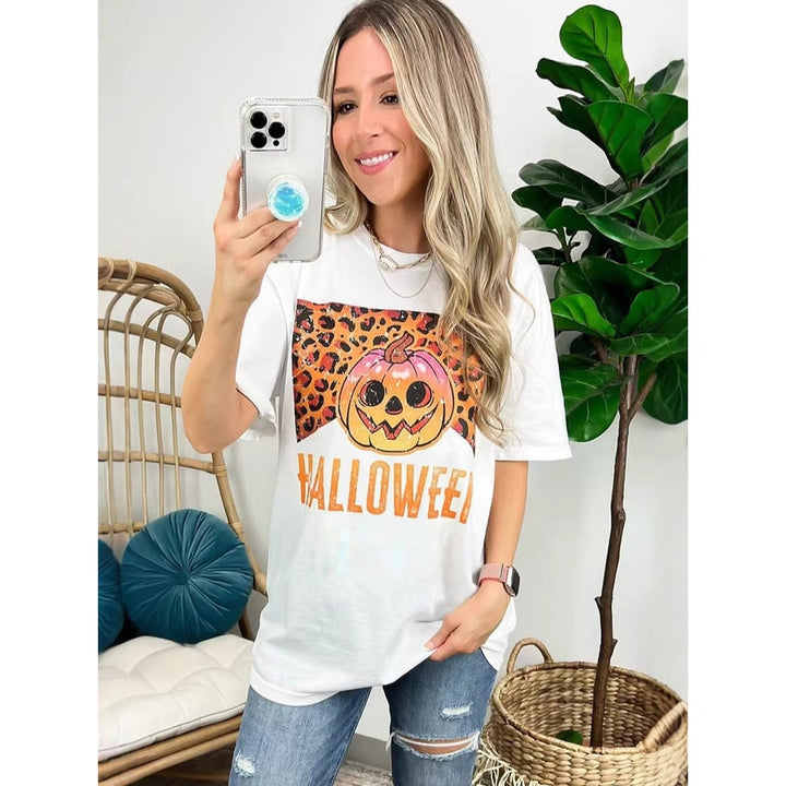 Maglietta donna Halloween casual con grafica zucca e fantasma, stile rilassato per festeggiare l'autunno.
