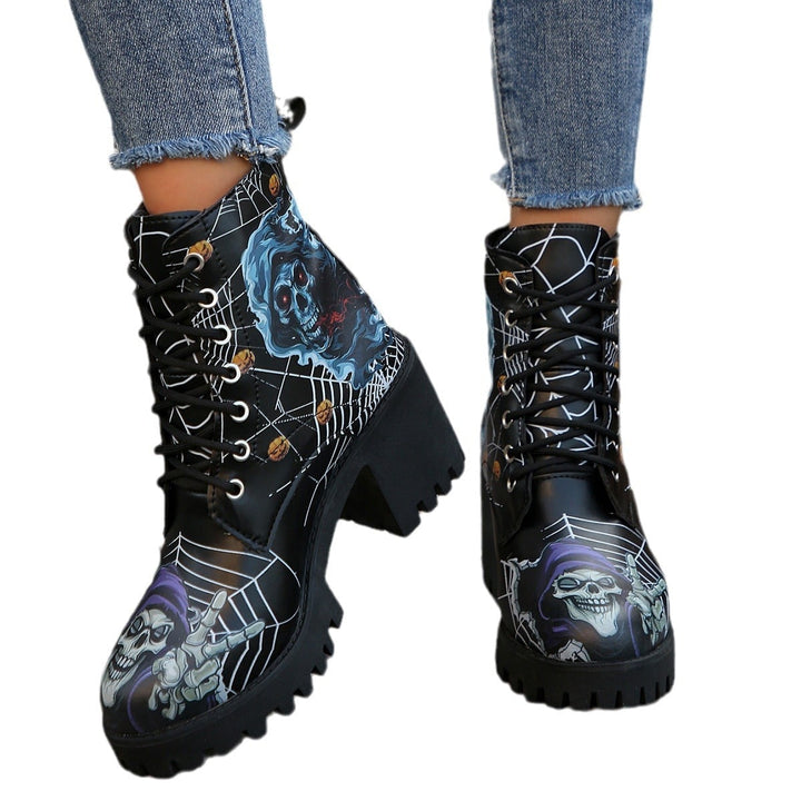 Stivali marroni donna con platform, tacco e ragnatela, perfetti per un look Halloween gotico.