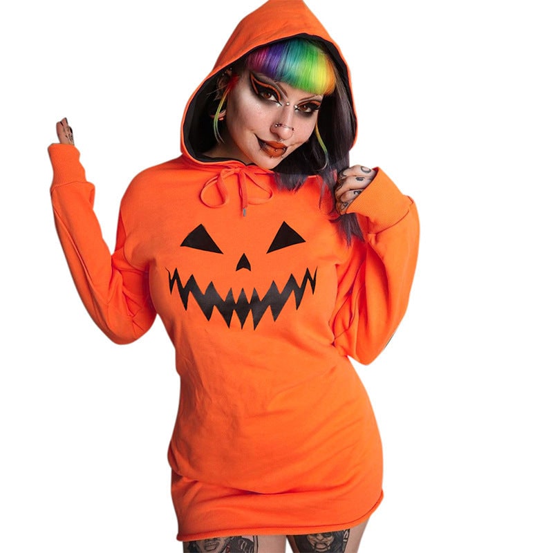 Moda autunno: vestito felpa donna Halloween casual, manica lunga, stampa zucca arancione e cappuccio.