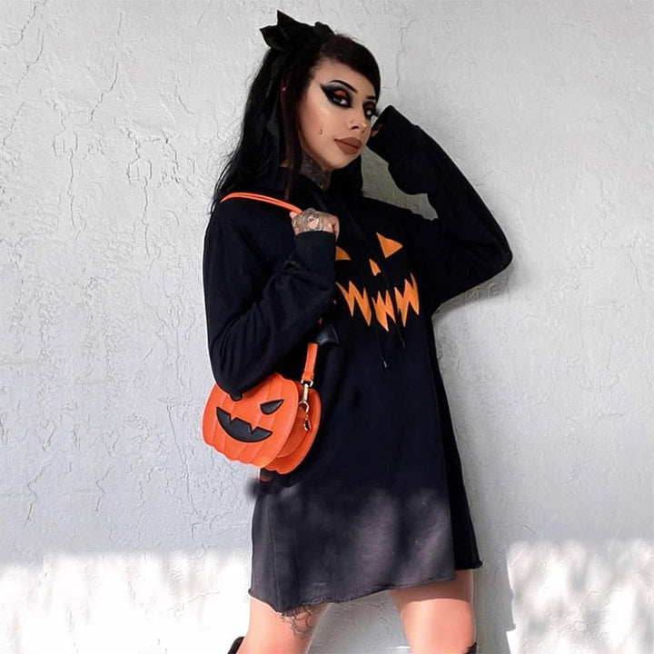 Vestito donna felpa Halloween oversize con stampa zucca arancione, nero e cappuccio. Comodo abito per feste.