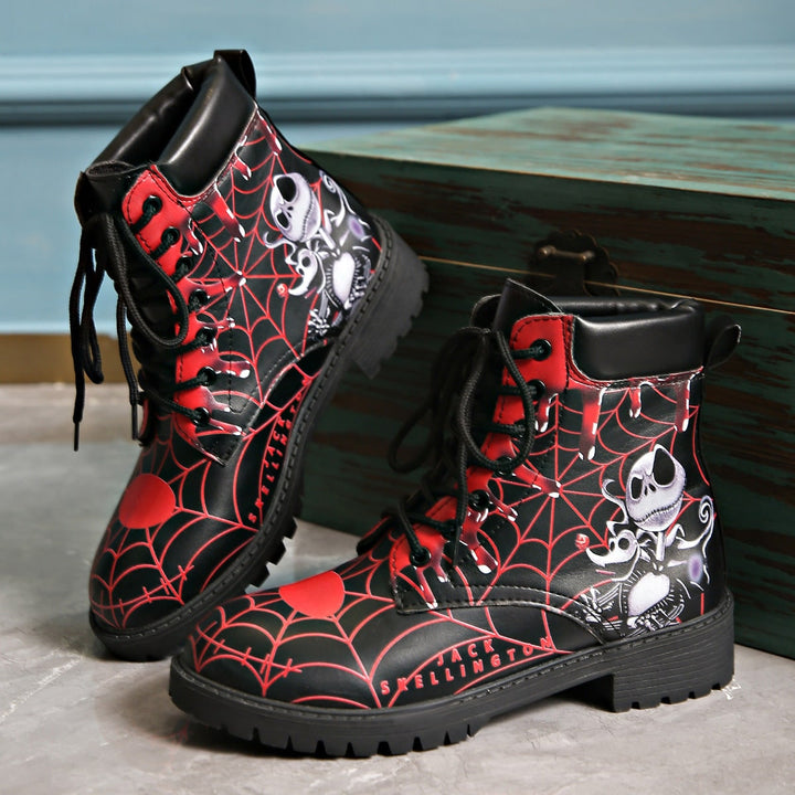 Stivali da combattimento donna neri gotici per Halloween con ragnatela e teschio, perfetti per moda alternativa.