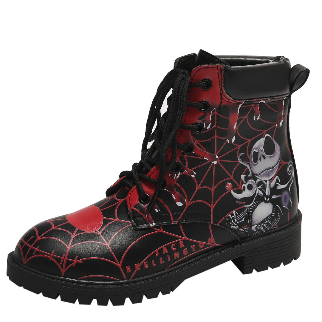Stivali da combattimento donna neri, decorati con ragnatela e teschio, perfetti per Halloween e moda alternativa gotica.