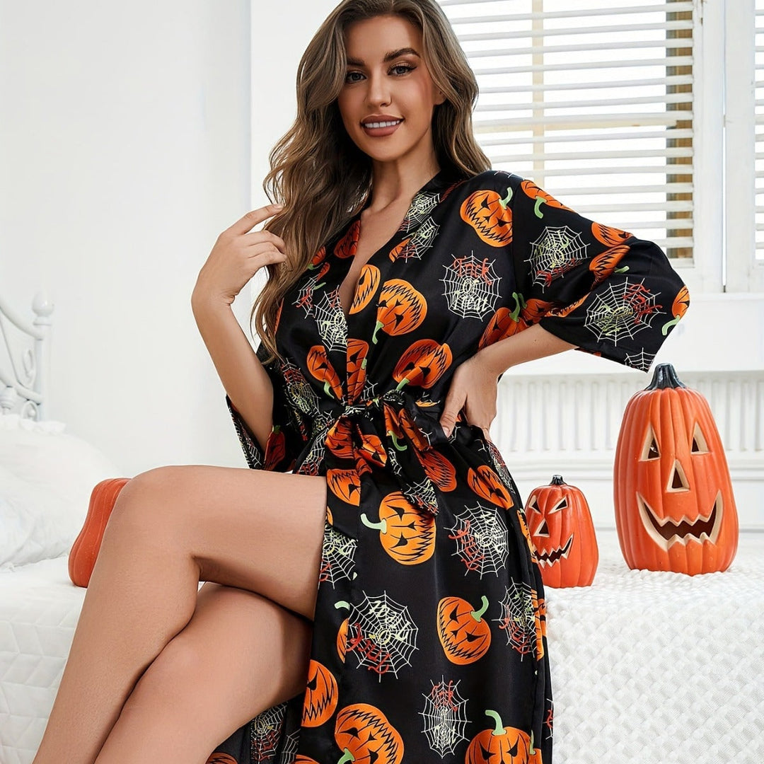 Vestaglia kimono donna Halloween con stampa zucca e ragnatela, perfetta per feste o relax autunnale.