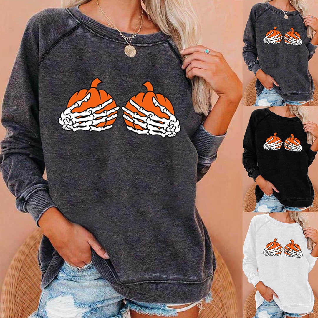 Moda casual Halloween: felpa girocollo da donna con grafica scheletro e zucca. Ideale per l'autunno.