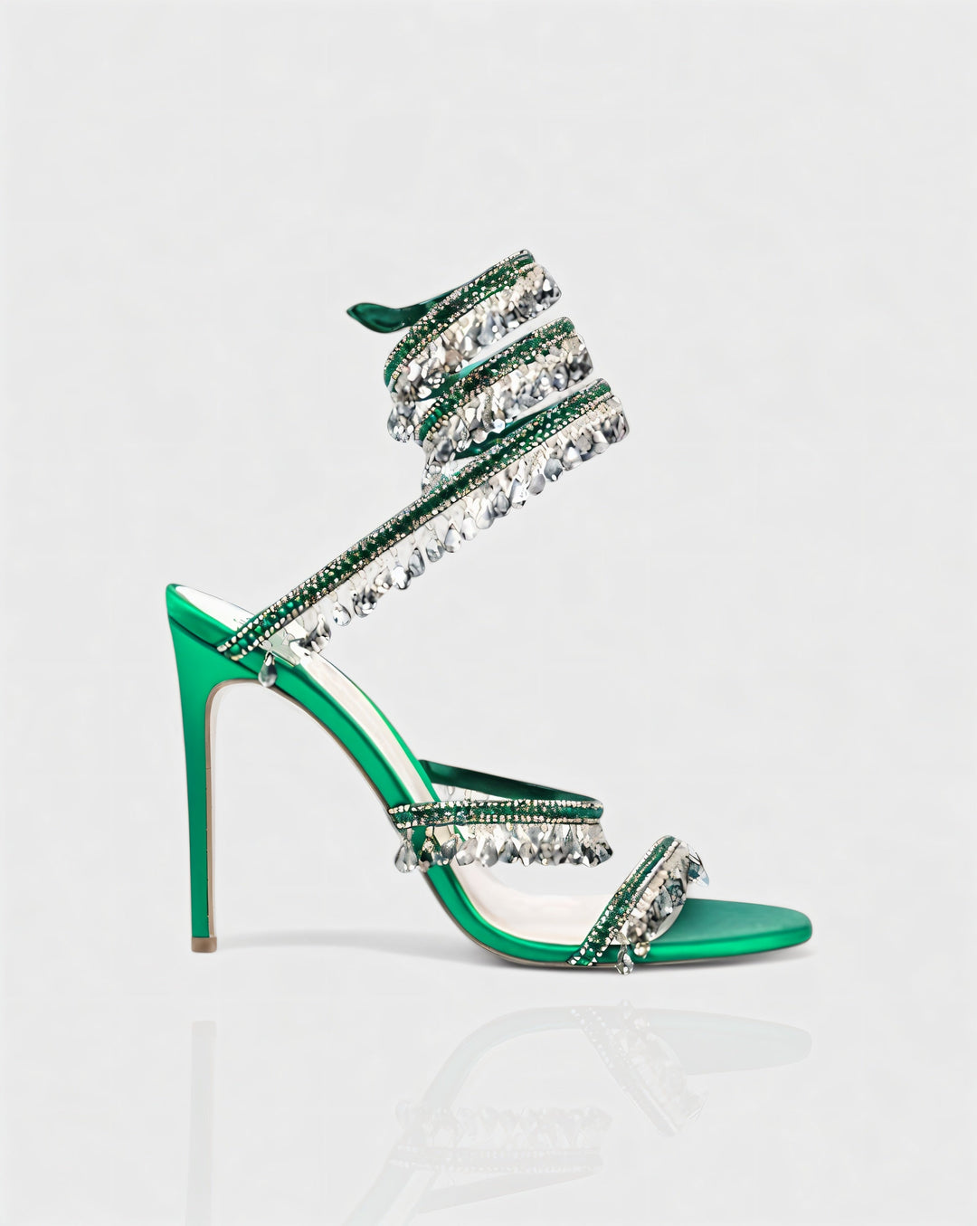 Scarpe donna stiletto con nappe scintillanti e fascia caviglia. Ideali per un look elegante.