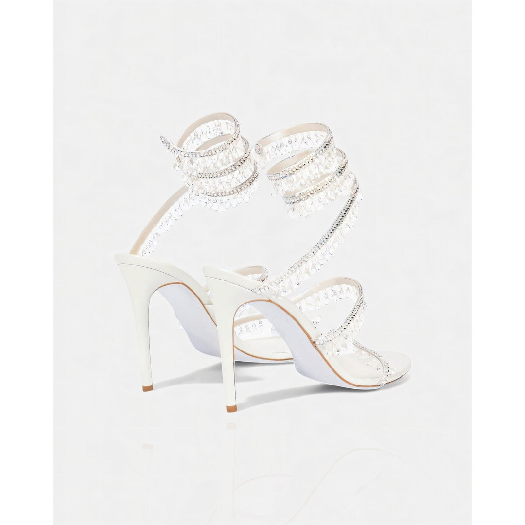 Scarpe donna eleganti, stiletto con nappe brillanti e cinturino alla caviglia. Versatili e chic.