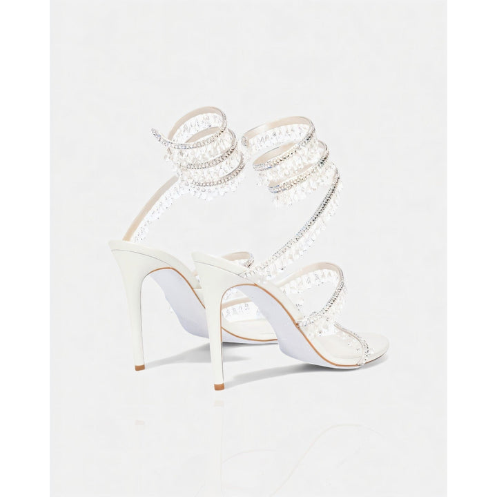 Scarpe donna eleganti, stiletto con nappe brillanti e cinturino alla caviglia. Versatili e chic.