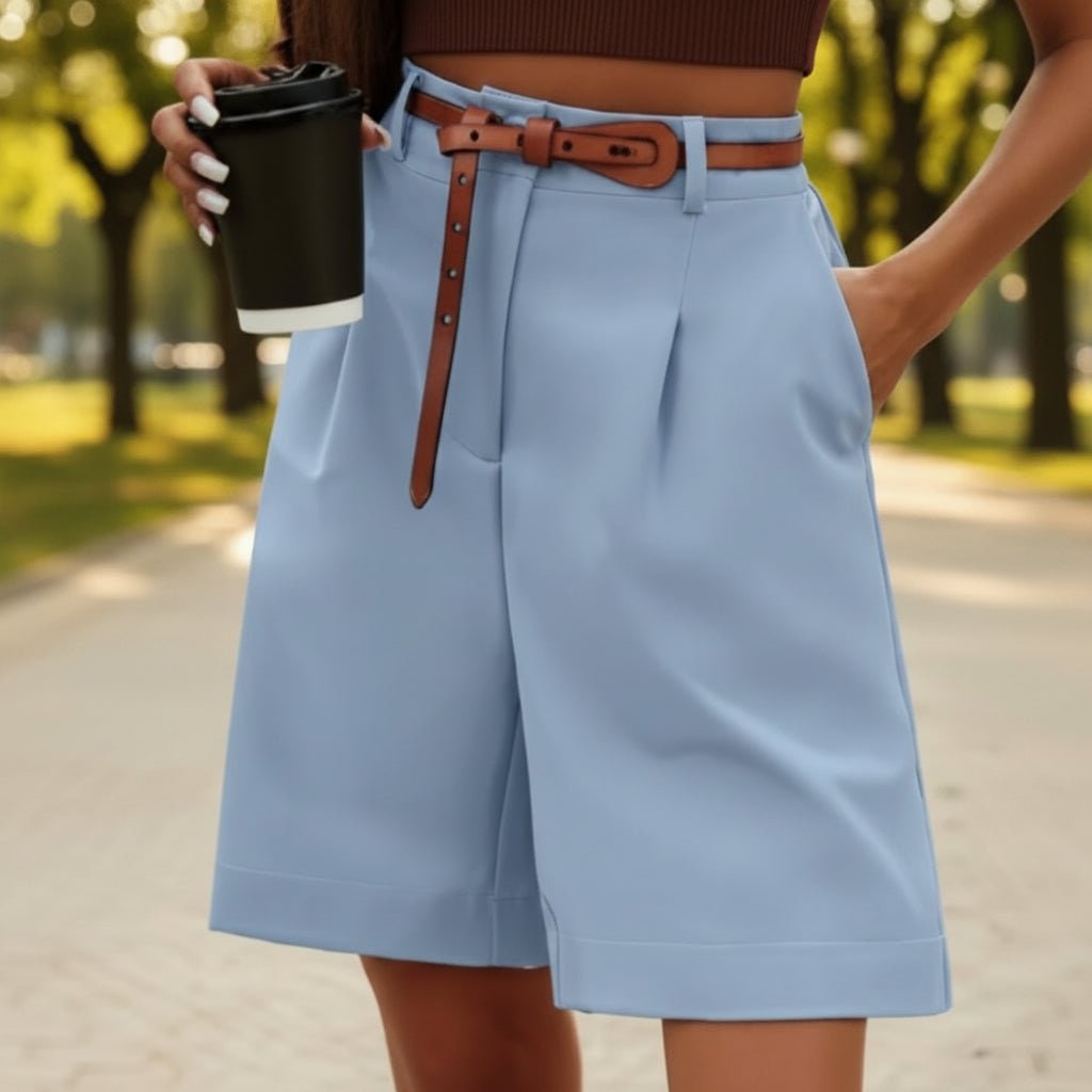 Bermuda eleganti donna con vita alta e pieghe, gamba larga. Ideali per look casual chic o da ufficio.