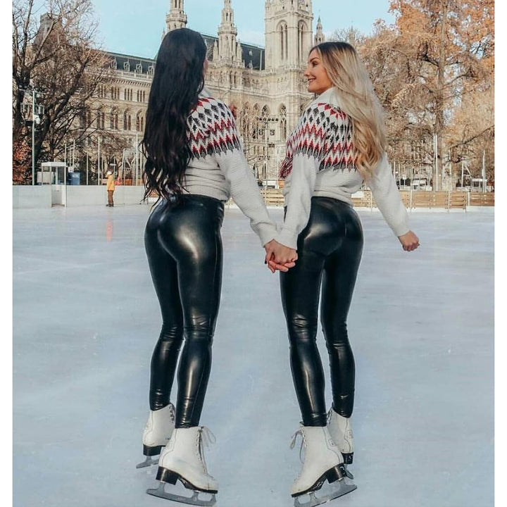 Leggings neri da donna a vita alta effetto pelle lucida modellante. Ideali per athleisure e outfit eleganti.
