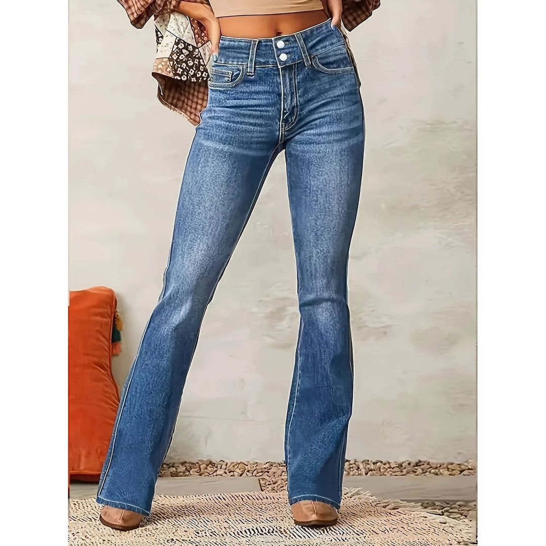 Moda donna: jeans svasati vita alta con doppio bottone, pantaloni comodi e versatili.
